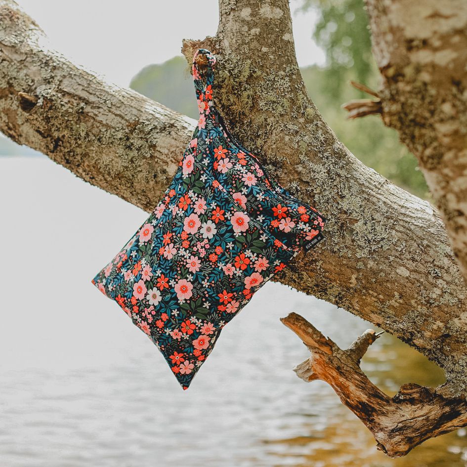 Eco Mini wet bag/ PUL påse - floral hanging in tree