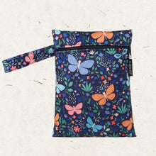 Ladda upp bild till gallerivisning, Eco Mini Small Wet Bag/ PUL Påse - butterflies

